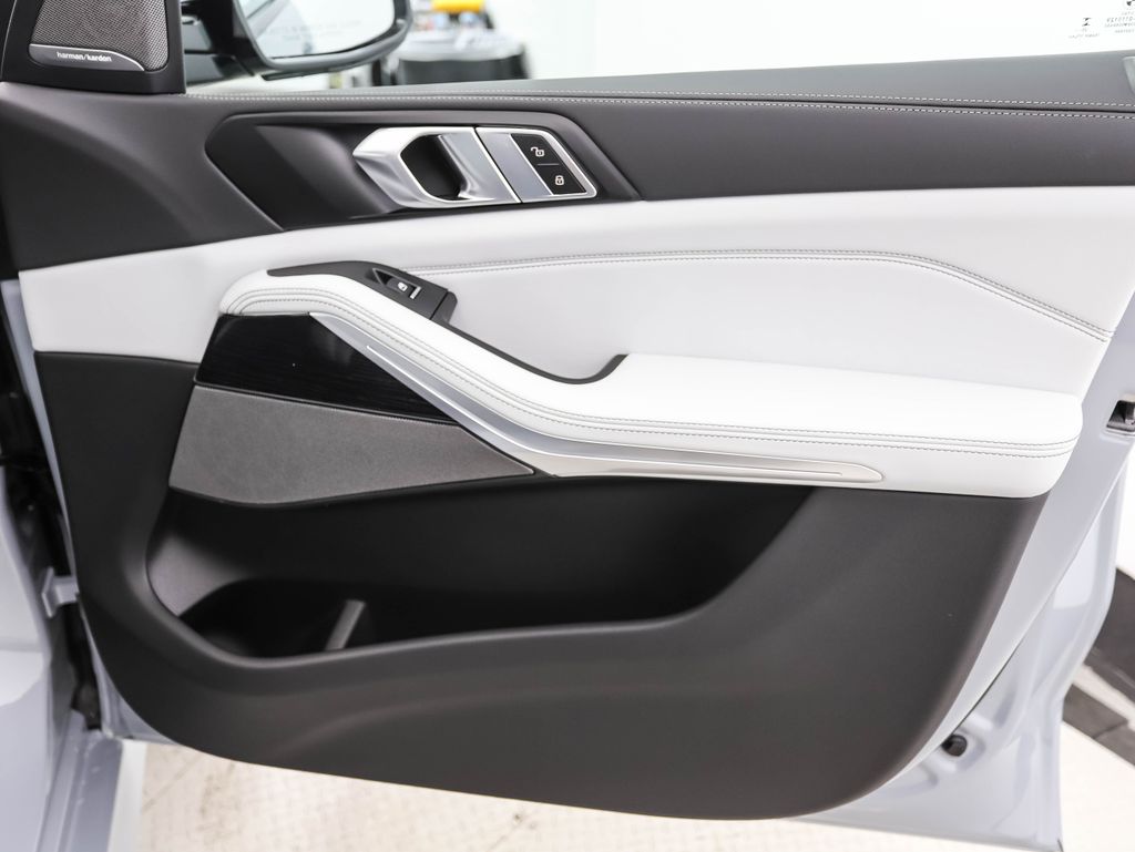 Thumbnail: 2026 BMW X5 - 29