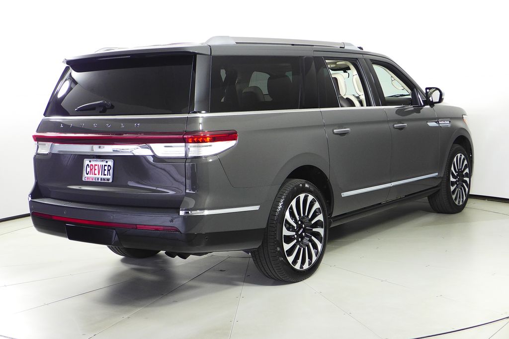 Thumbnail: 2023 Lincoln Navigator L - 7