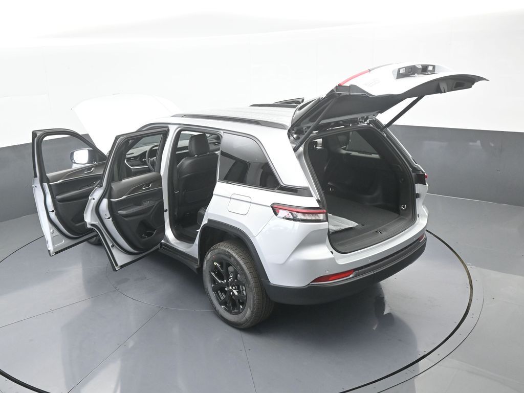 New 2026 Silver Zynith Jeep Laredo image 50