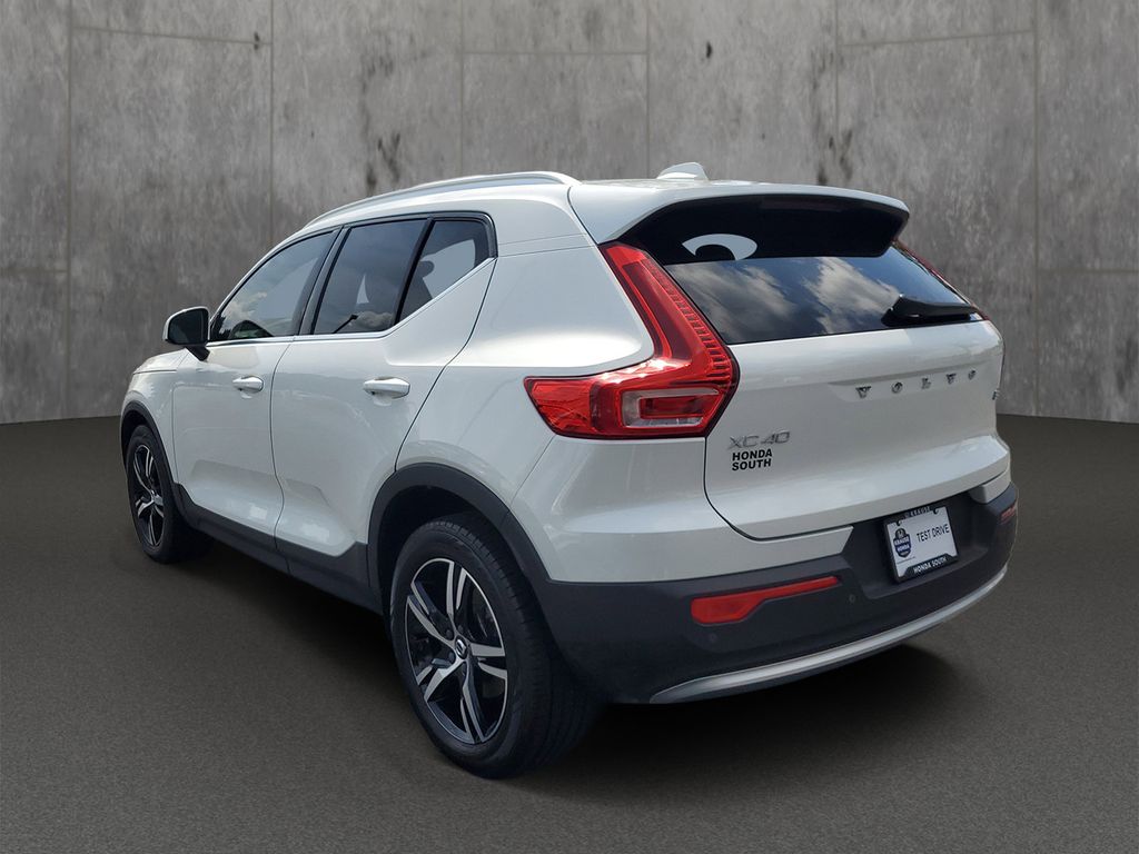 Used 2023 Volvo XC40 SUV