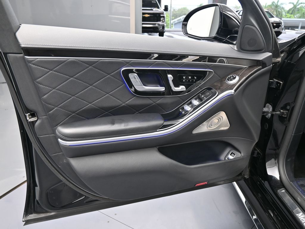 Used 2021 Obsidian Black/designo Diamon White Mercedes-Benz S 580 image 16