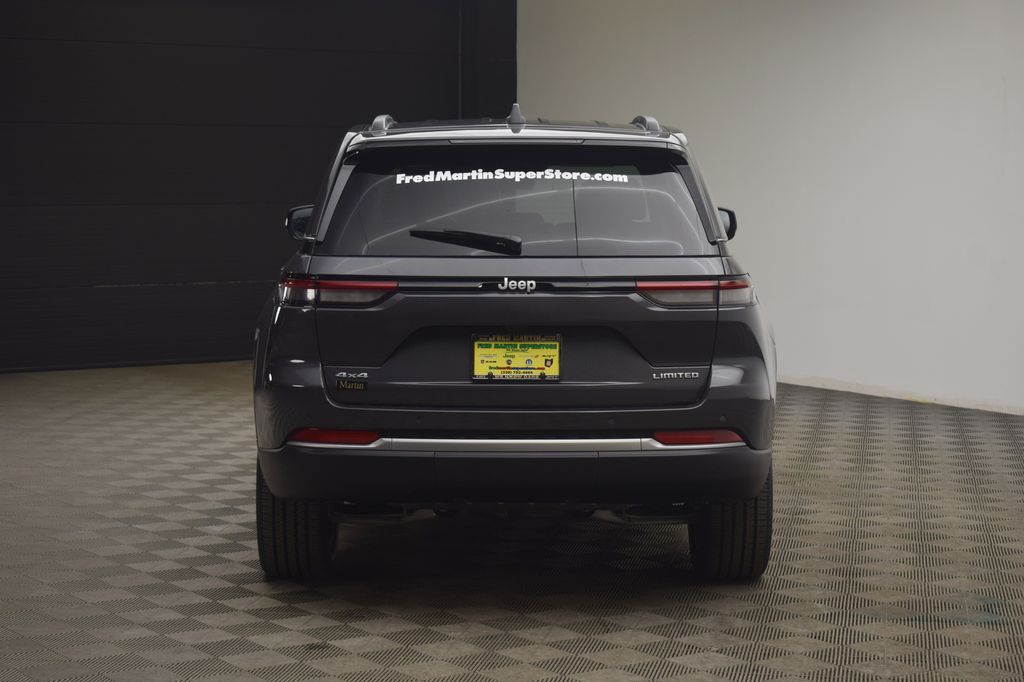 new 2026 Jeep Grand Cherokee car, priced at $40,007