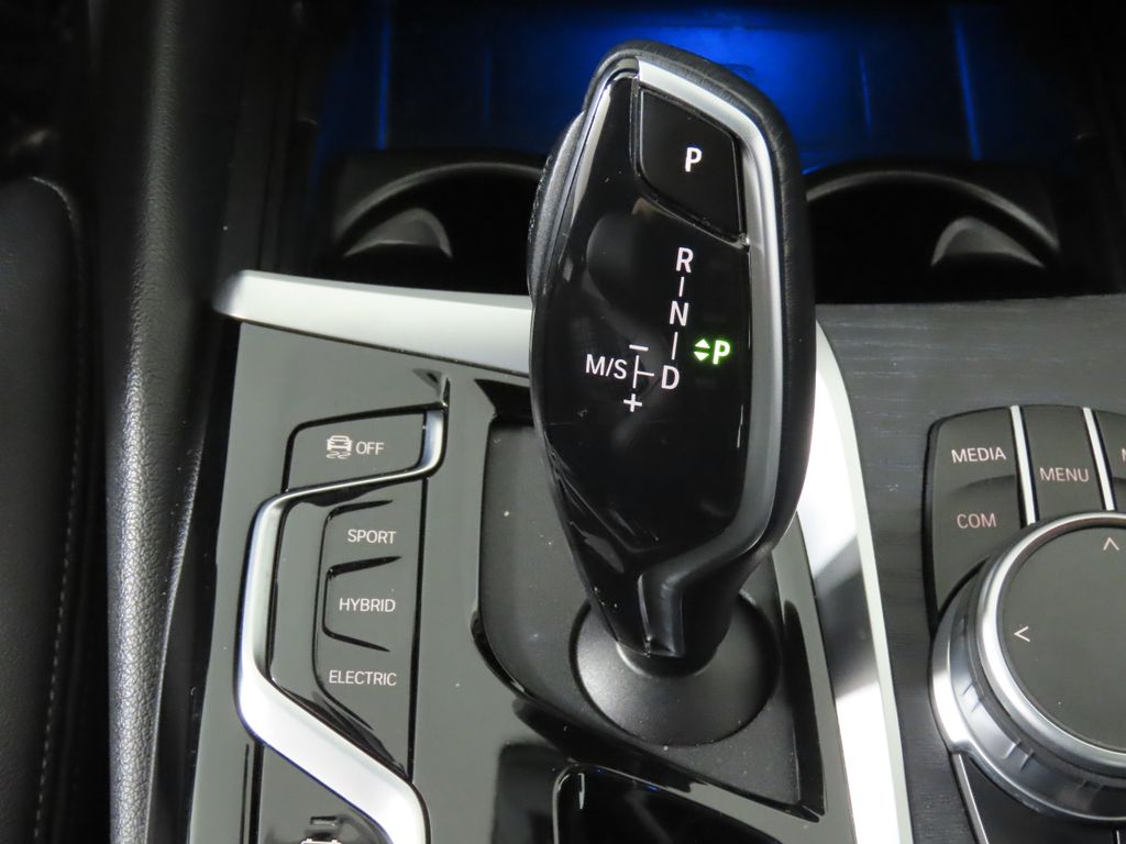 Thumbnail: 2022 BMW 5 Series - 24