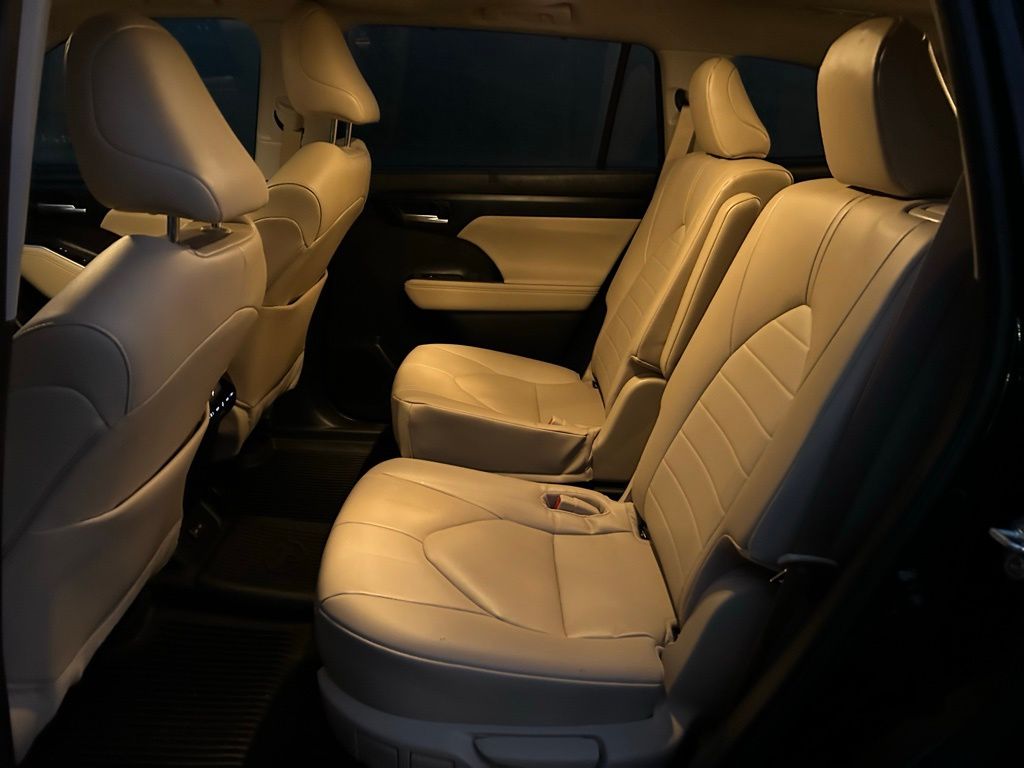 Thumbnail: 2023 Toyota Highlander - 14