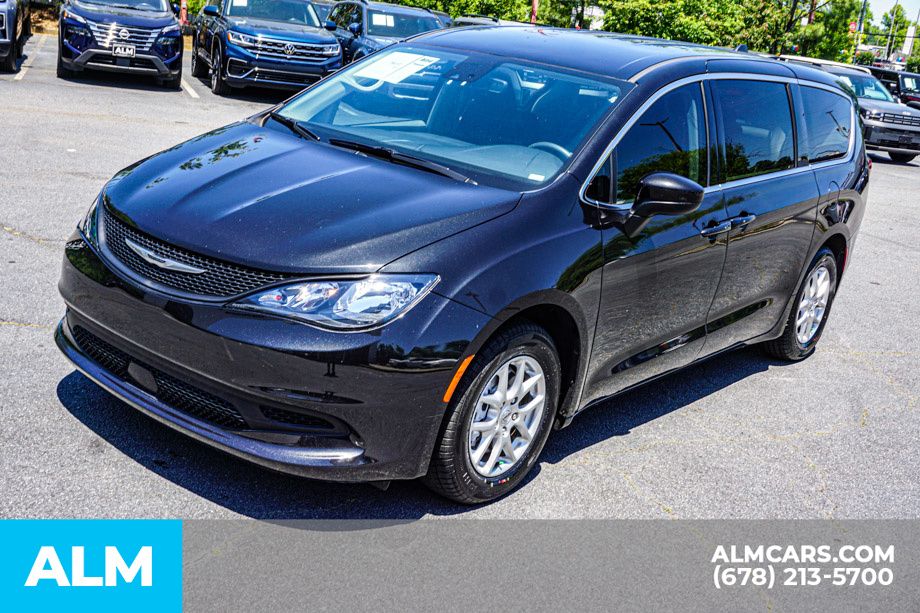 2023 Chrysler Voyager LX - Photo 13