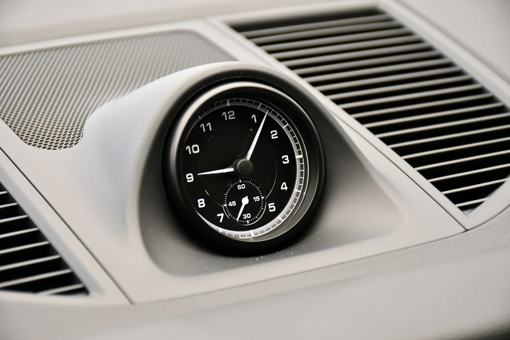 Thumbnail: 2026 Porsche Macan - 21