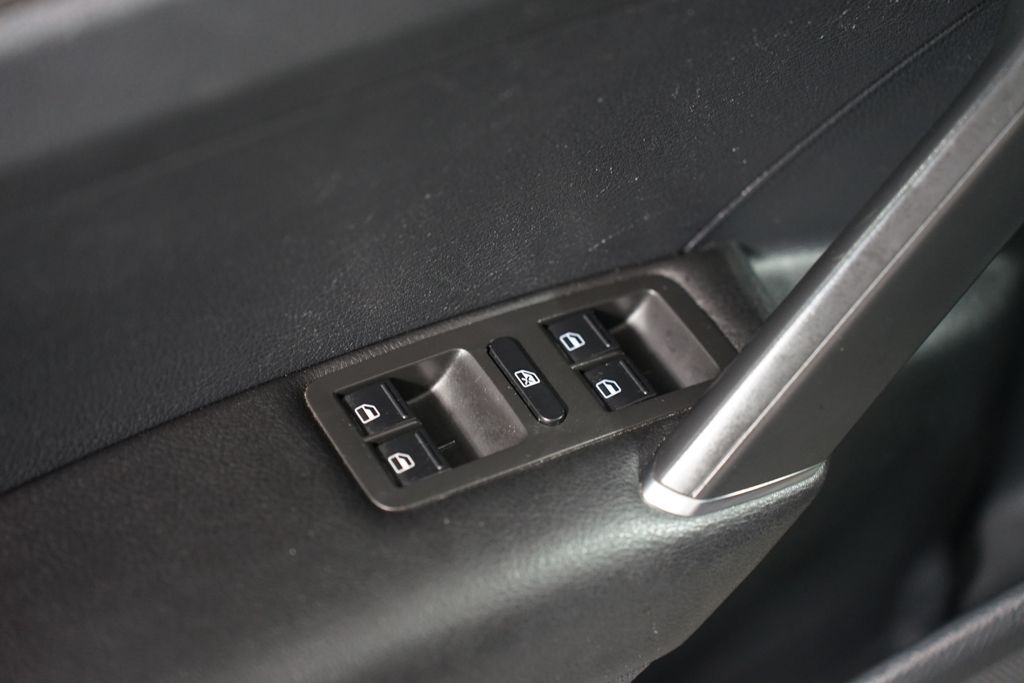 Thumbnail: 2020 Volkswagen Passat - 27