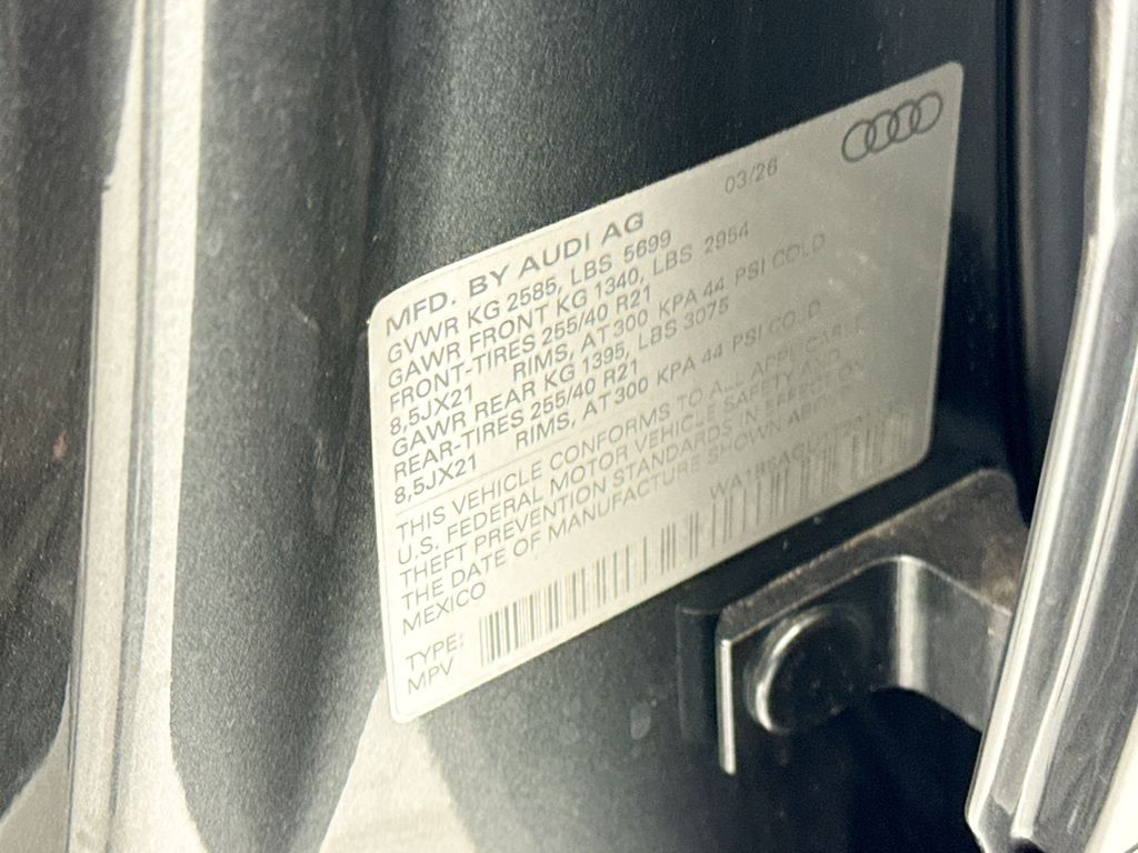 Thumbnail: 2026 Audi SQ5 - 32