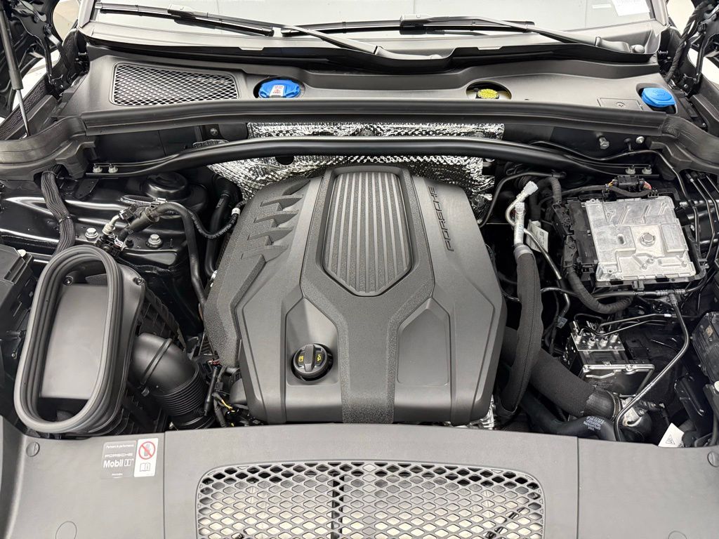 Thumbnail: 2026 Porsche Macan - 31