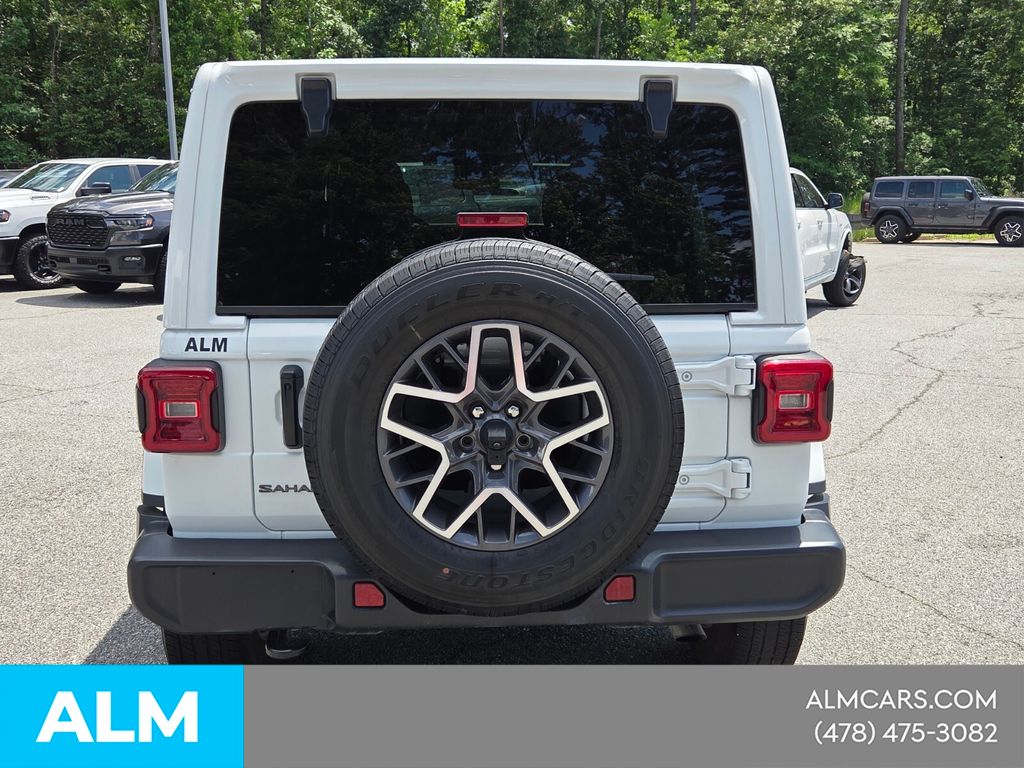 Used 2025 White Jeep Sahara image 11