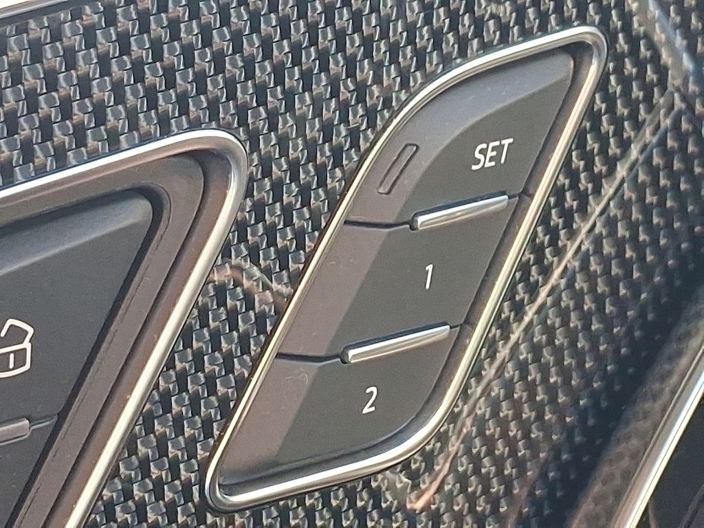 Thumbnail: 2022 Audi SQ8 - 25