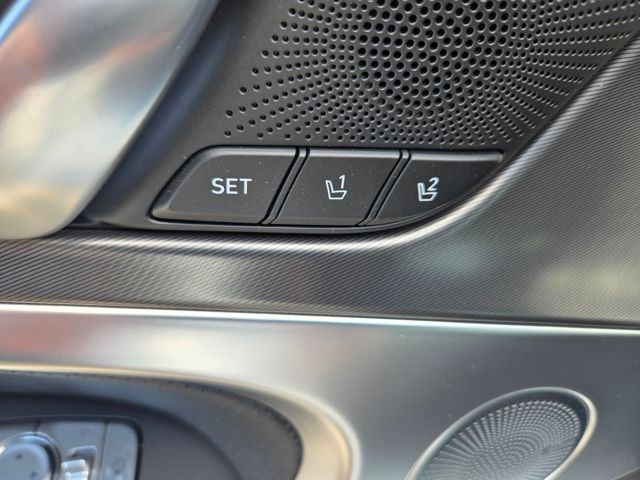2025 Genesis G70  21