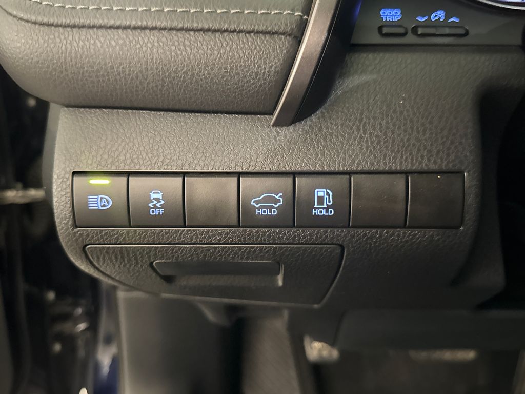 Certified Used 2022  Toyota SE image 18