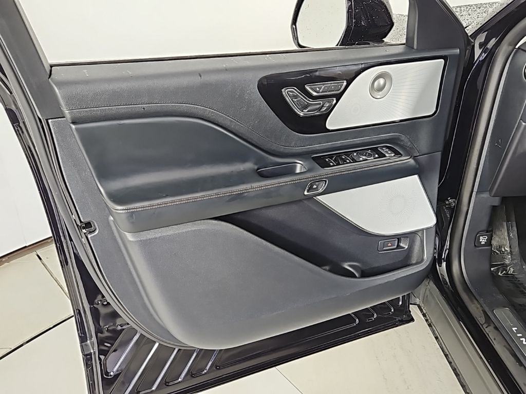 Thumbnail: 2025 Lincoln Aviator - 11