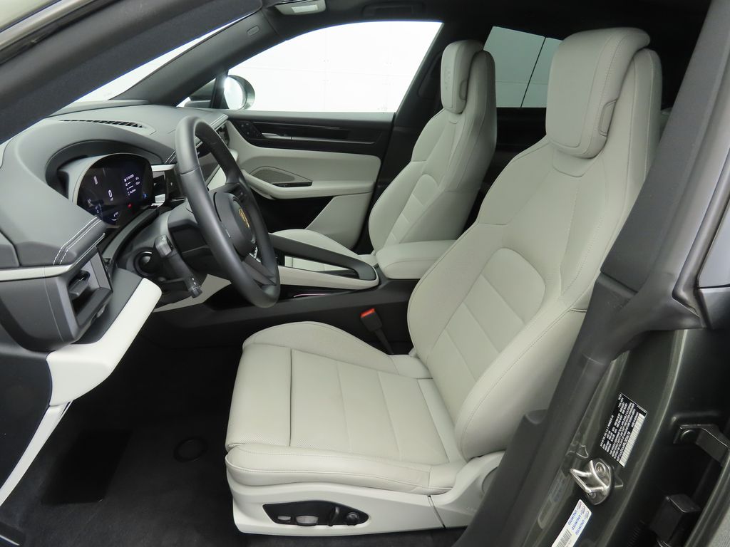 2024 Porsche Macan T 5