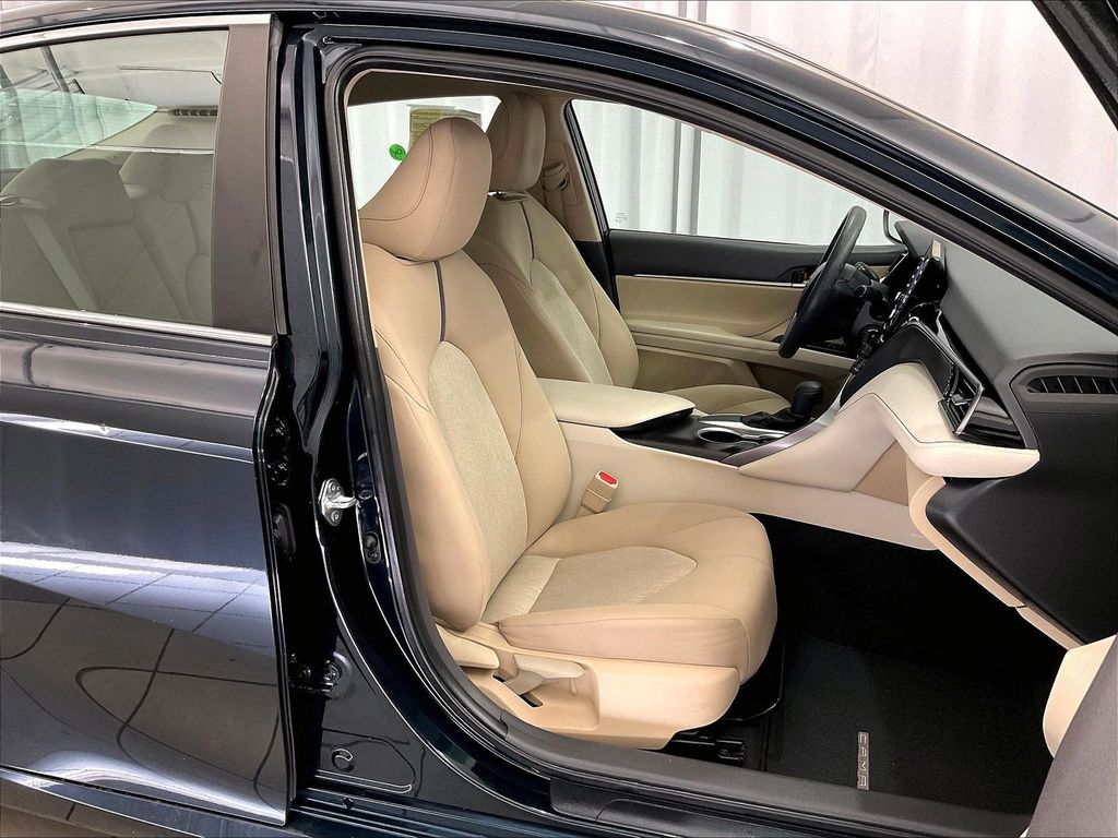 2021 Toyota Camry — photo 11