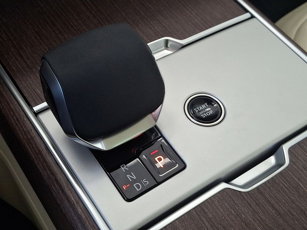 Thumbnail: 2026 Land Rover Range Rover - 11