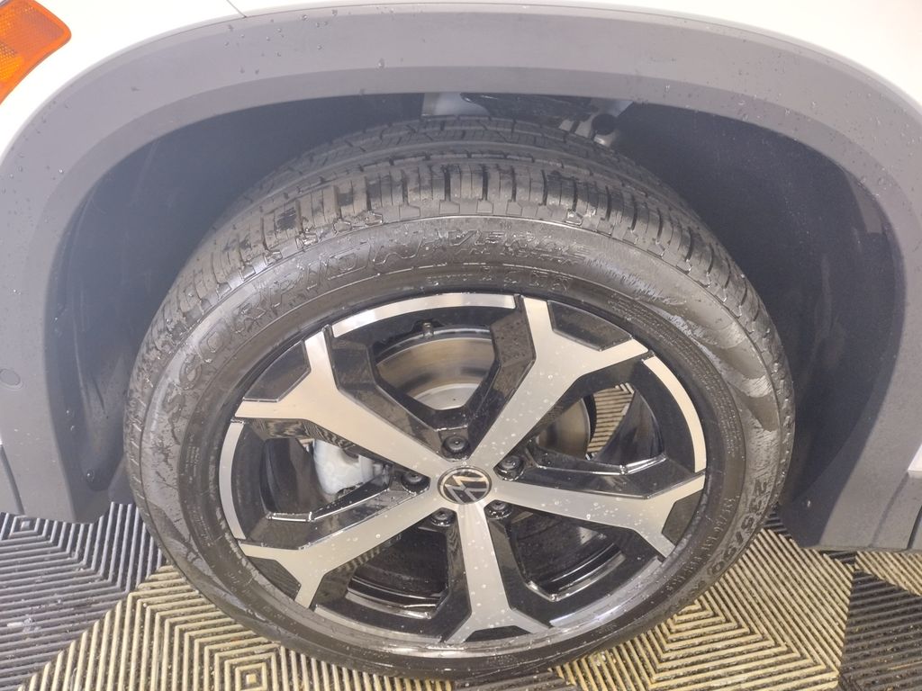 2025 Volkswagen Tiguan 2.0T SE