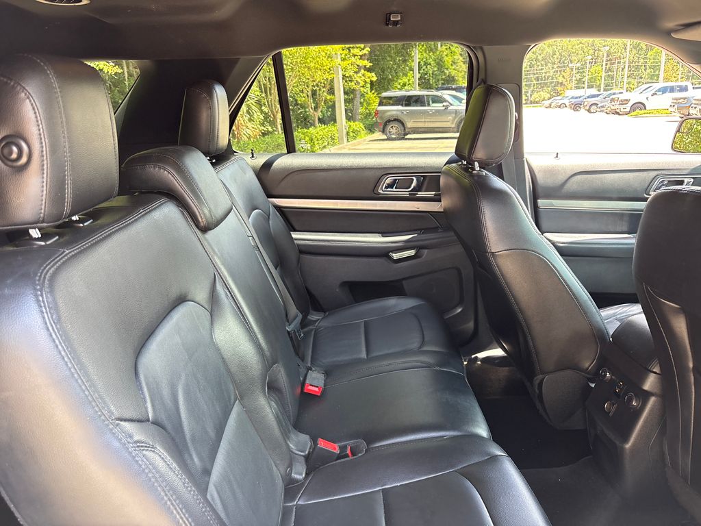 Used 2018 Silver Ford XLT image 30