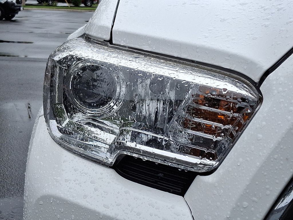 2020 Toyota Tacoma SR5 9