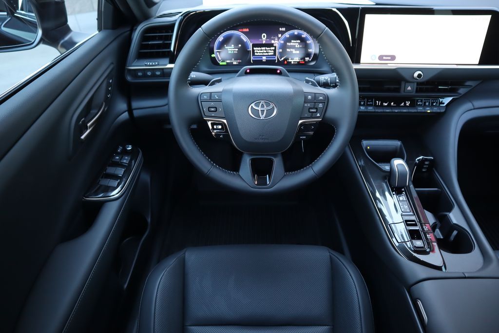 2026 Toyota Crown Signia Limited - Photo 10