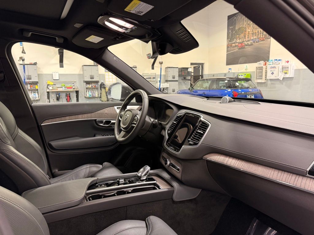 Thumbnail: 2023 Volvo XC90 - 28