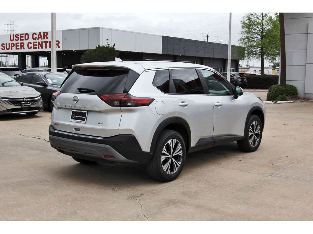 2022 Nissan Rogue SV - 3