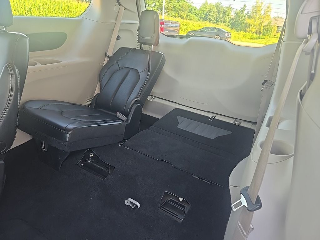 Used 2023 Chrysler Pacifica Van