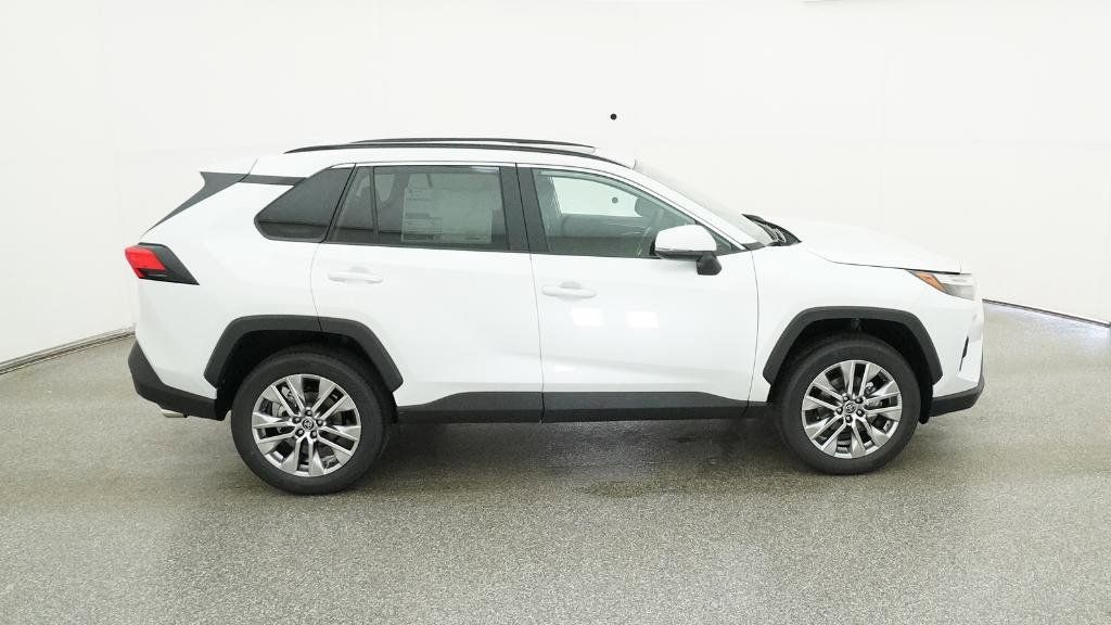 2025 Toyota RAV4 XLE Premium 24