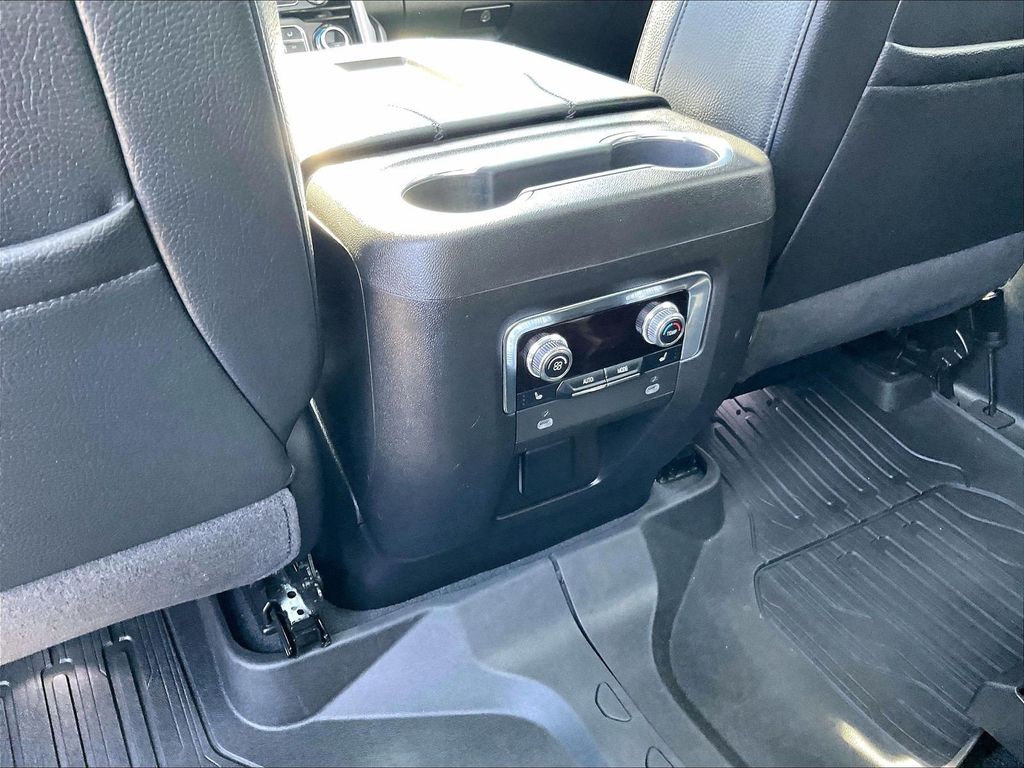2023 GMC Yukon XL — photo 28