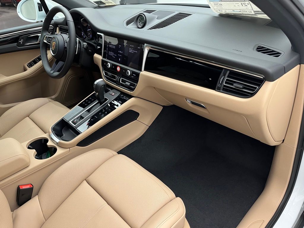 Thumbnail: 2026 Porsche Macan - 23