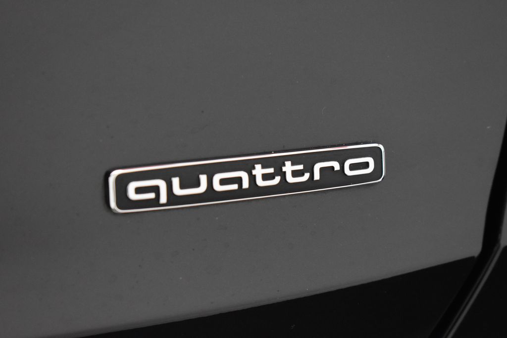 Thumbnail: 2023 Audi Q3 - 10