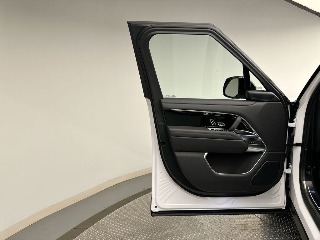Thumbnail: 2025 Land Rover Range Rover - 8