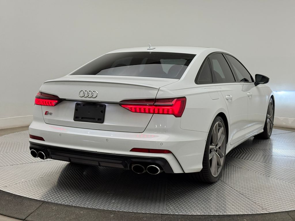 Thumbnail: 2020 Audi S6 - 13