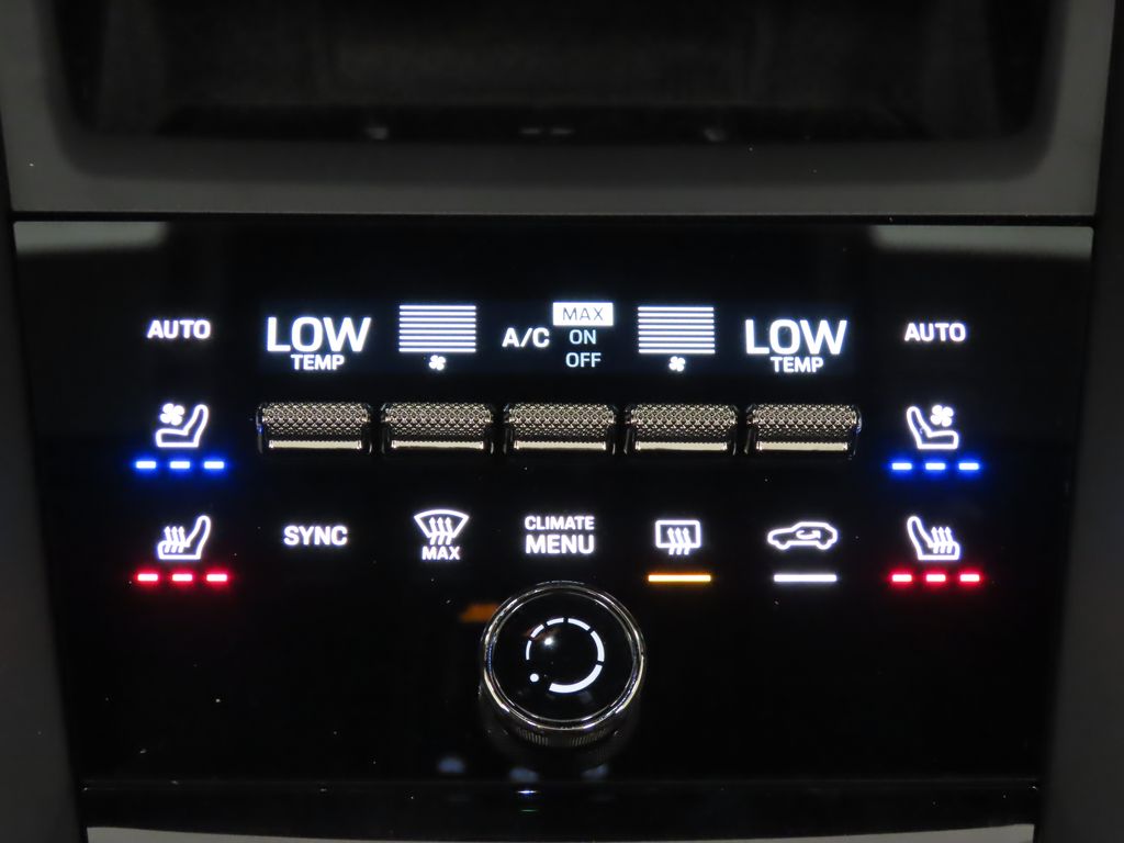 Thumbnail: 2025 Porsche Macan - 30