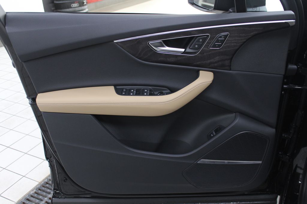 Thumbnail: 2026 Audi Q7 - 16