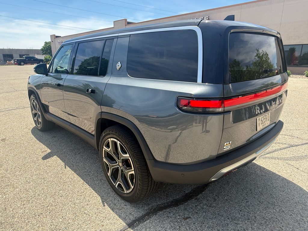 Rivian R1S