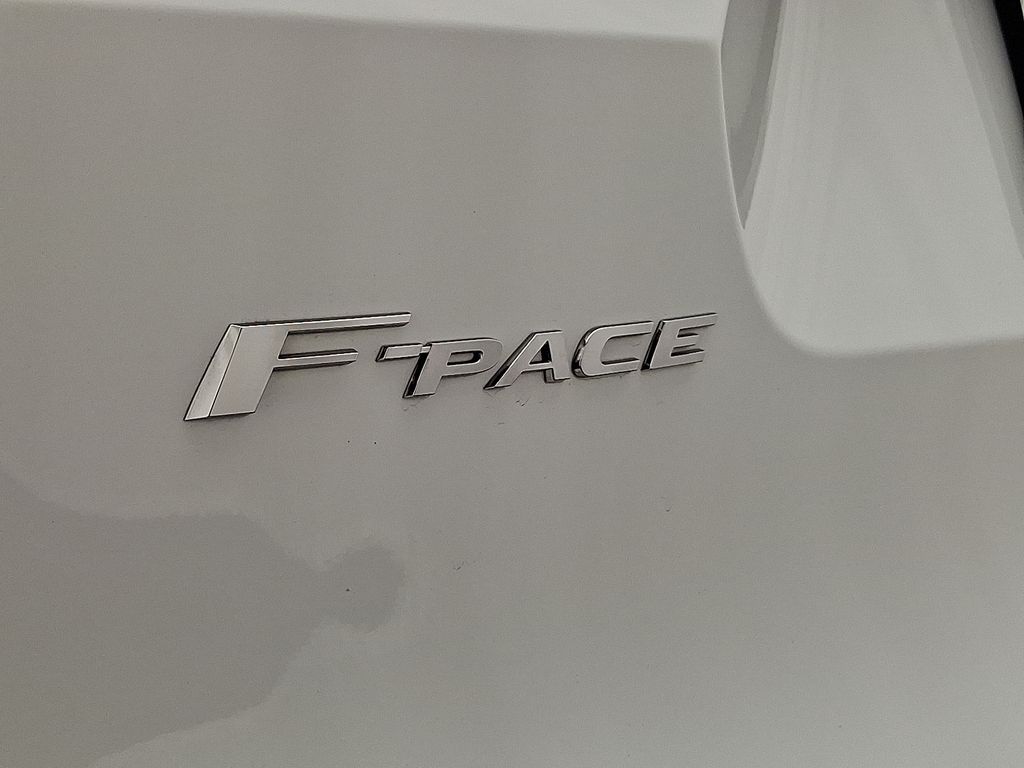 Thumbnail: 2022 Jaguar F-Pace - 32