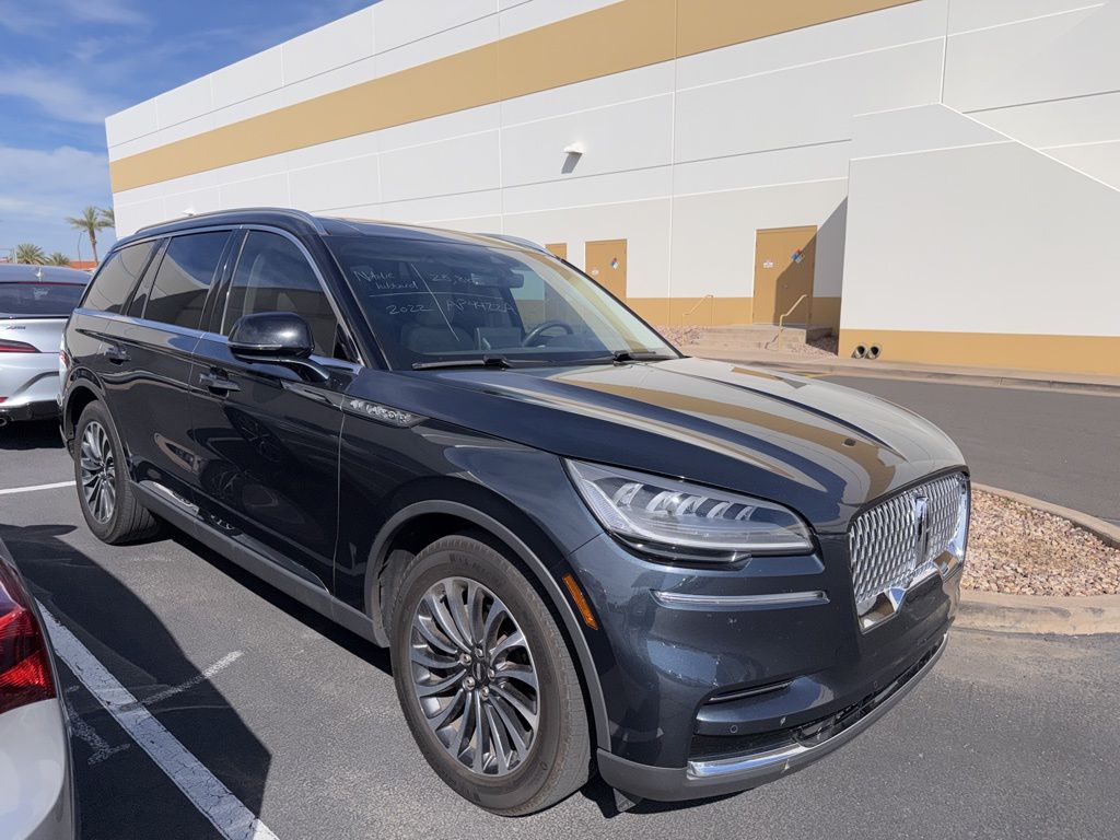 Thumbnail: 2022 Lincoln Aviator - 3