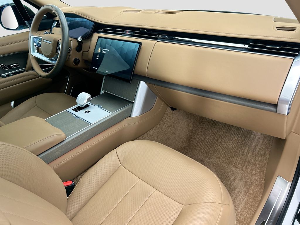 Thumbnail: 2025 Land Rover Range Rover - 16