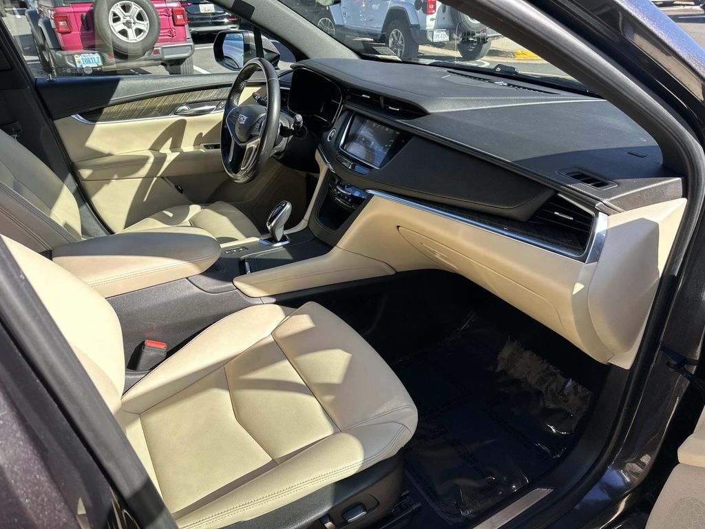 Thumbnail: 2018 Cadillac XT5 - 21