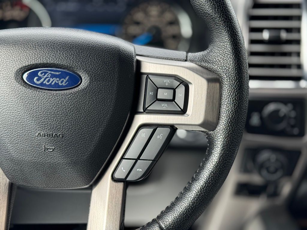 2016 Ford F-150 Platinum photo