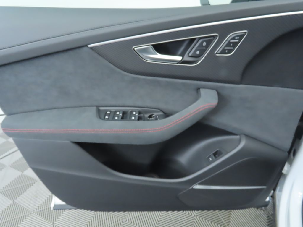 2025 Audi RS Q8 4.0T 26