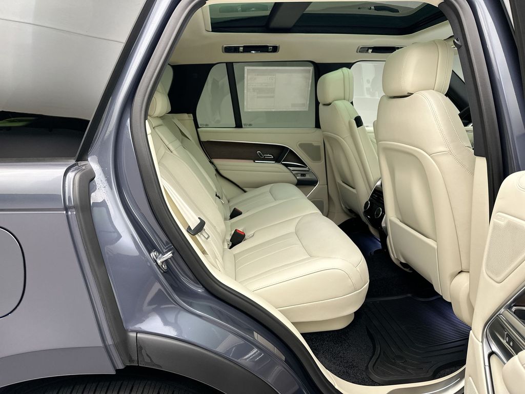 Thumbnail: 2025 Land Rover Range Rover - 6