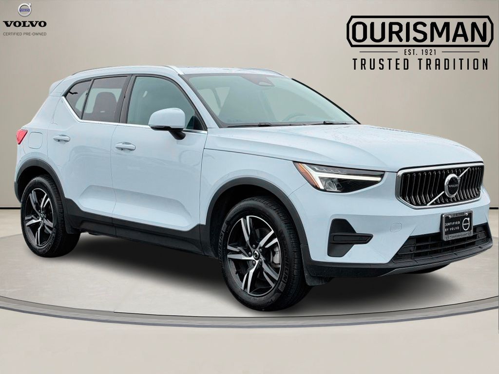 2025 Volvo XC40 B5 Core Bright Theme AWD