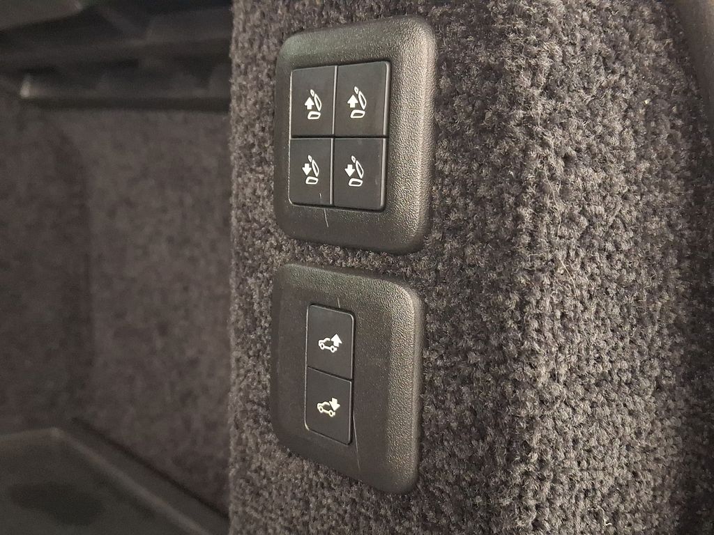 Thumbnail: 2018 Land Rover Range Rover - 32