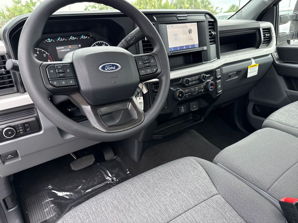 2025 Ford F-350 photo 4