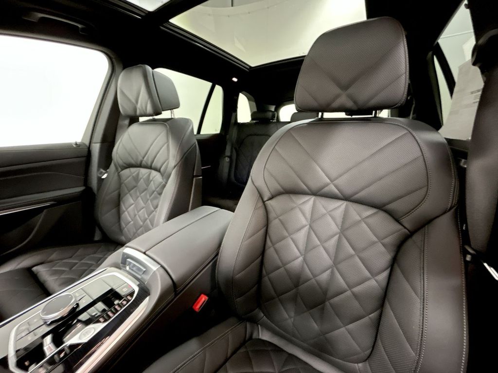 Thumbnail: 2026 BMW X5 - 13