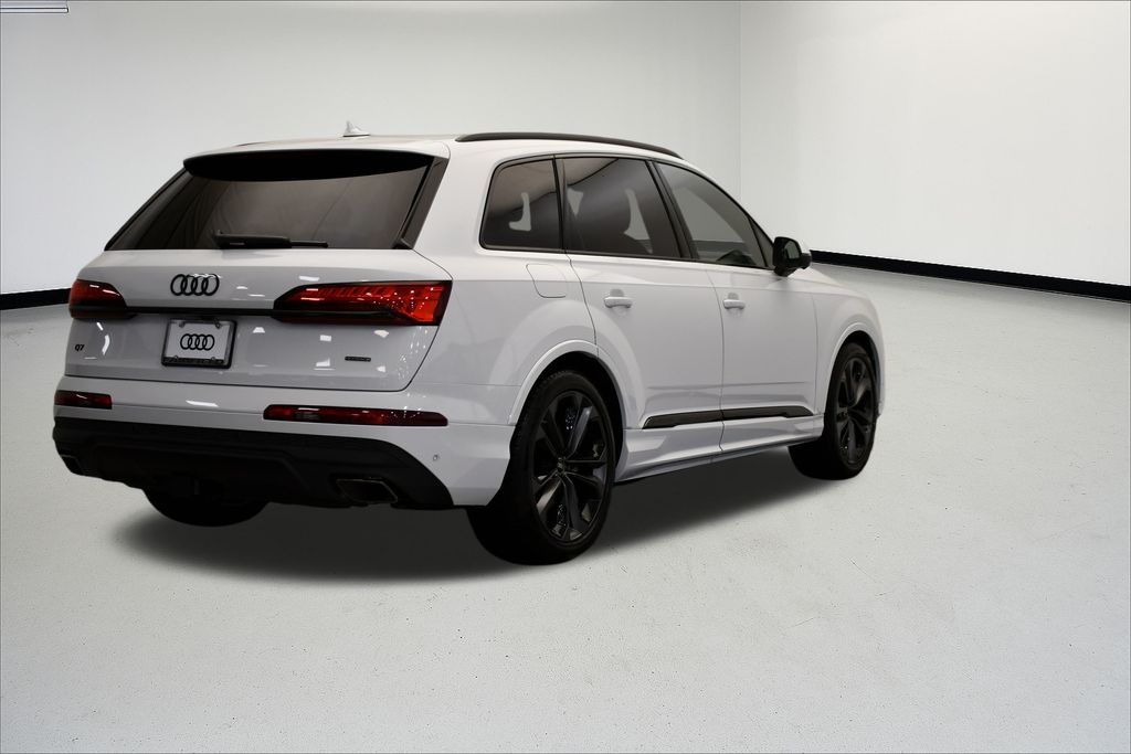 Thumbnail: 2026 Audi Q7 - 5