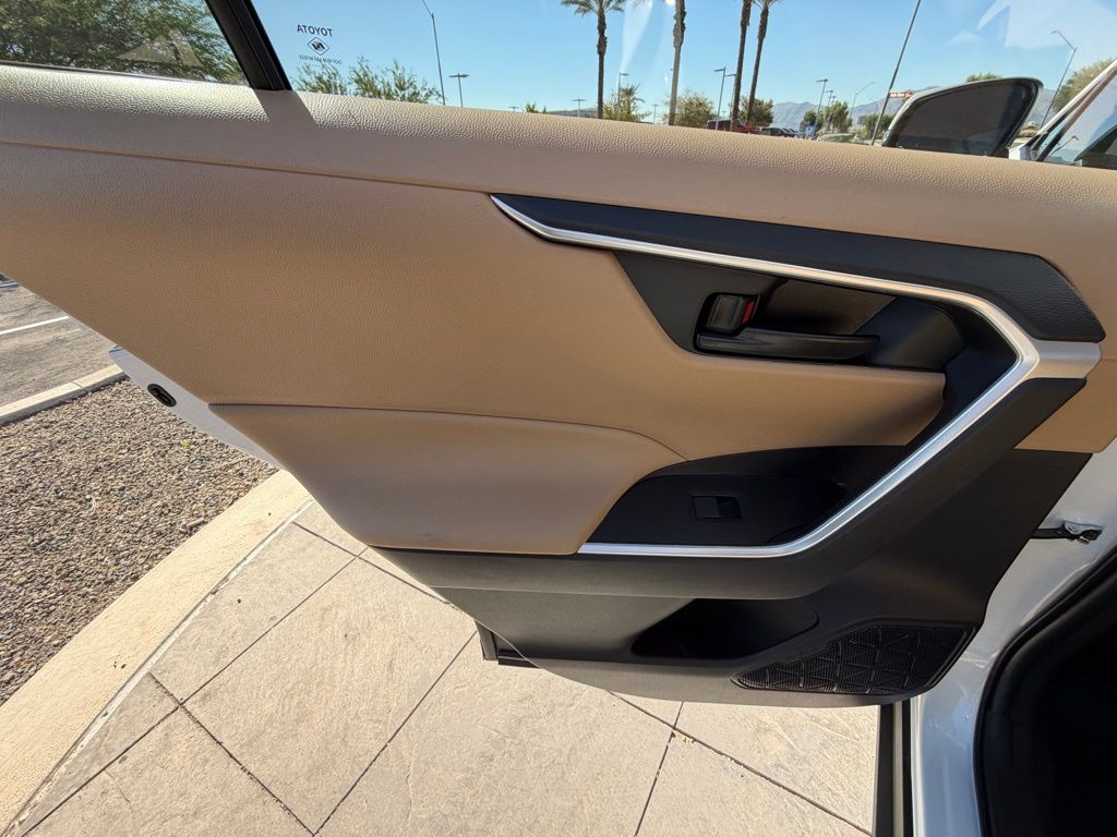 Thumbnail: 2025 Toyota RAV4 - 25